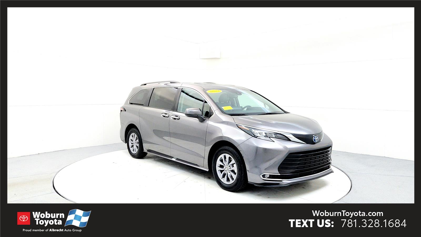 2024 Toyota Sienna XLE's photo