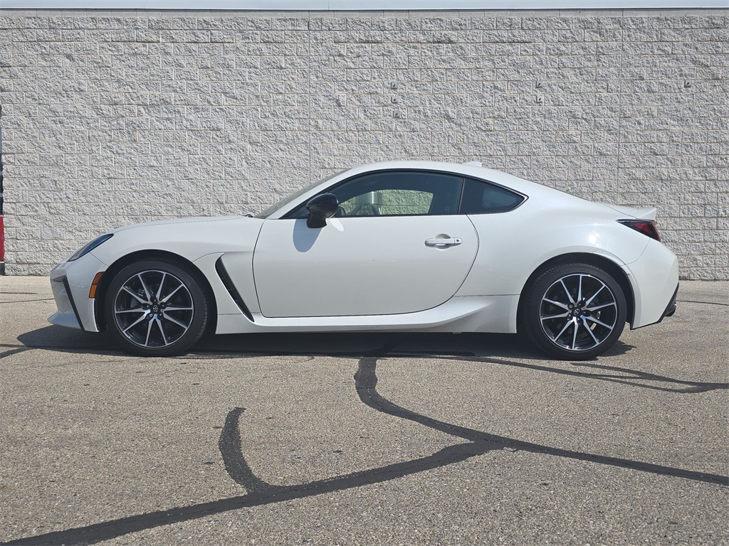 2023 Toyota GR86 Base photo 10