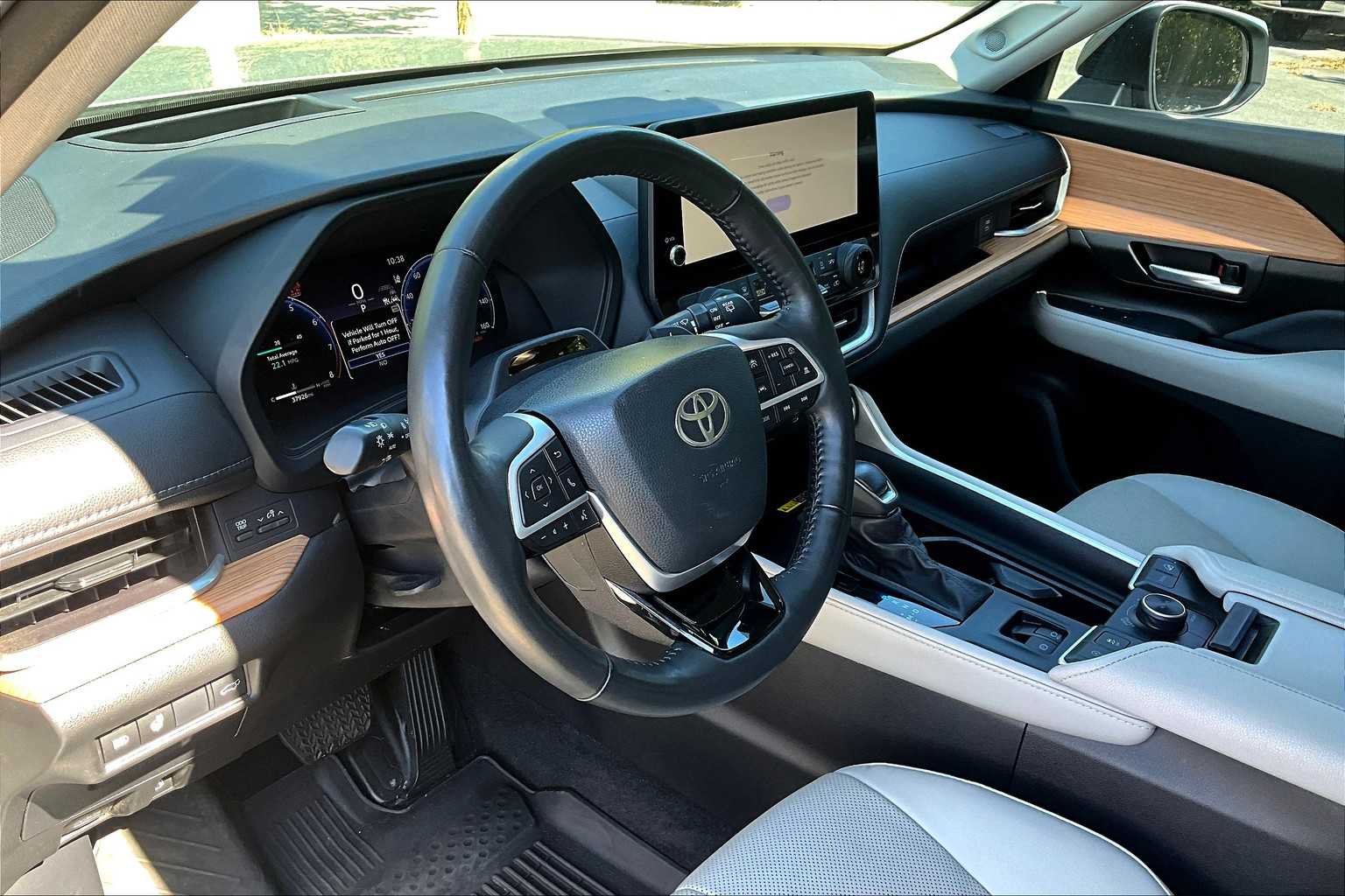 2024 Toyota Grand Highlander Platinum AWD photo 16