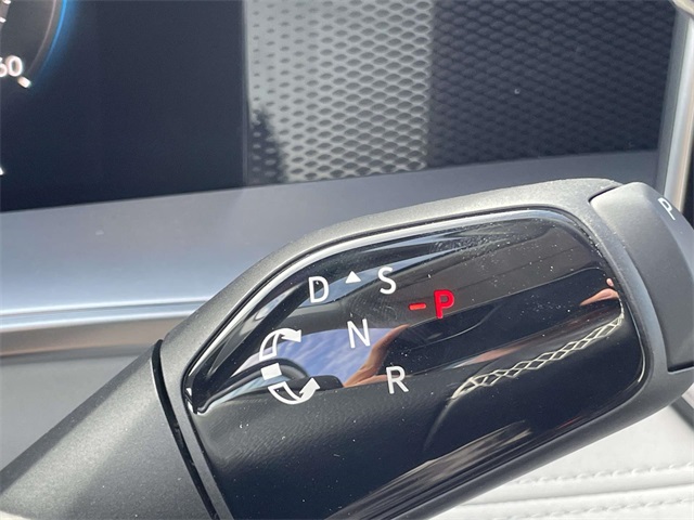 2025 Volkswagen Tiguan SE photo 13