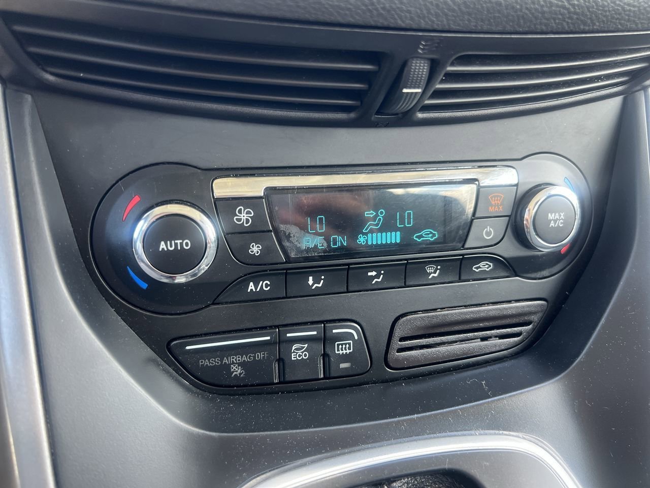 2016 Ford C-Max Hybrid SE photo 18