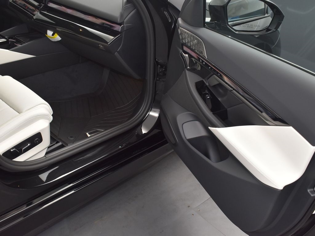 2026 Bmw 550e xDrive photo 18