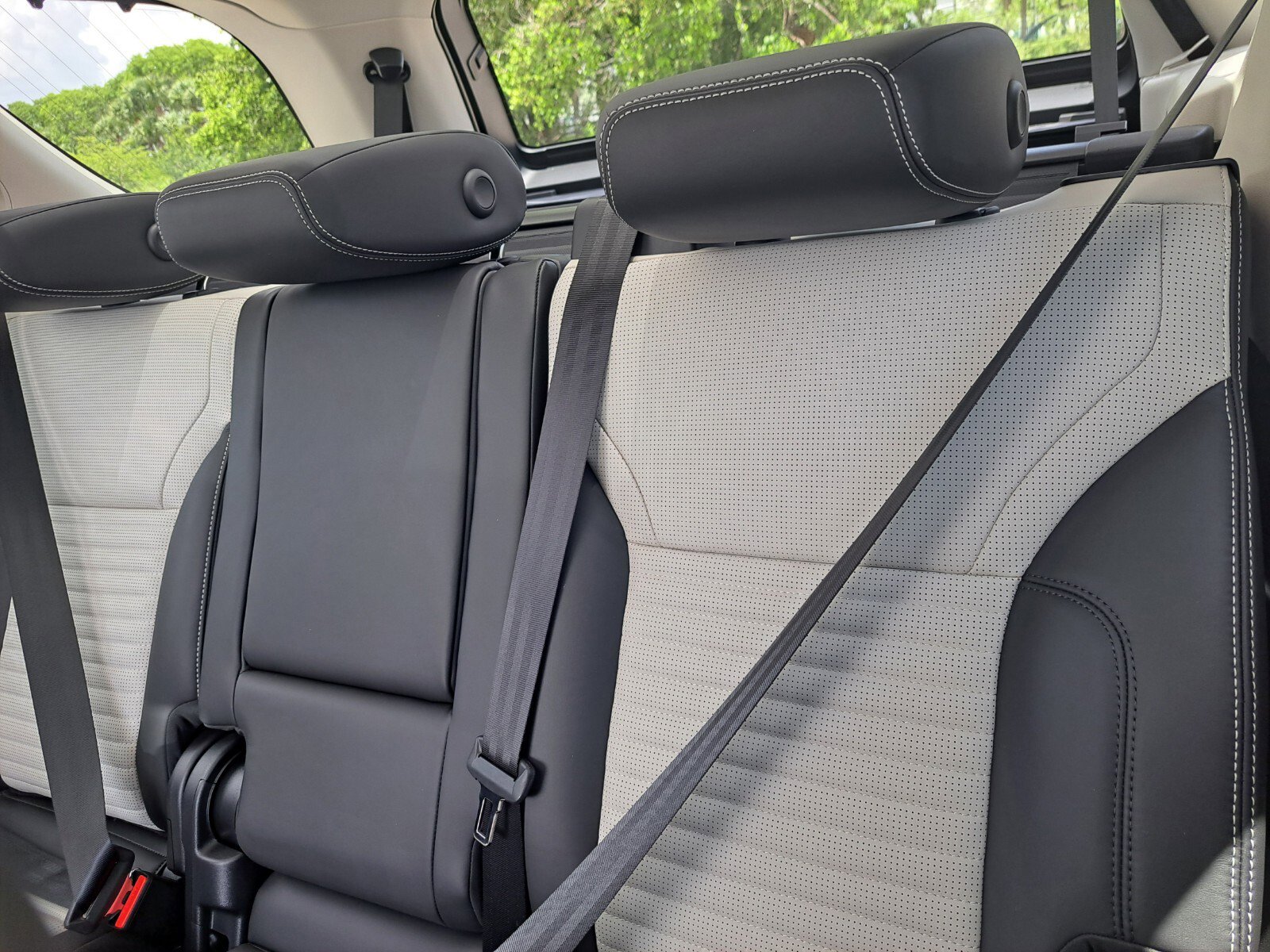 2025 Land Rover Discovery SE photo 16
