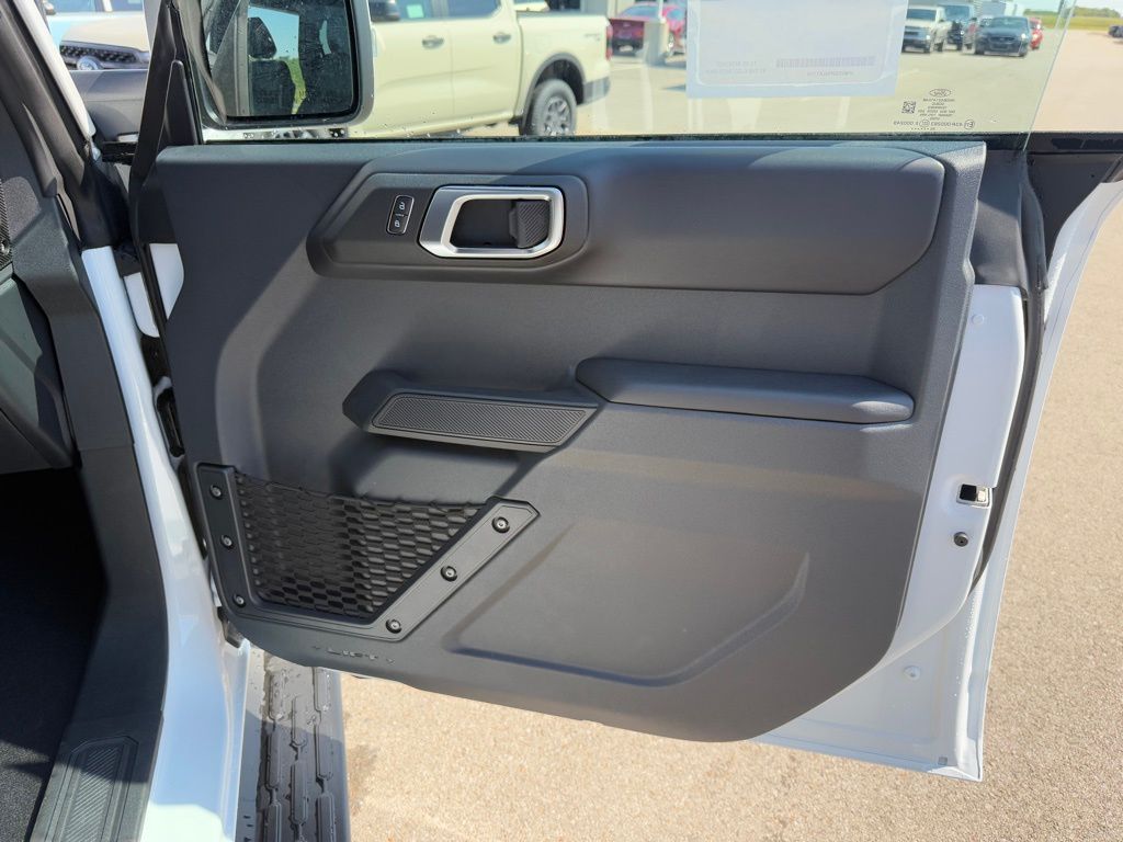 2025 Ford Bronco Outer Banks photo 16