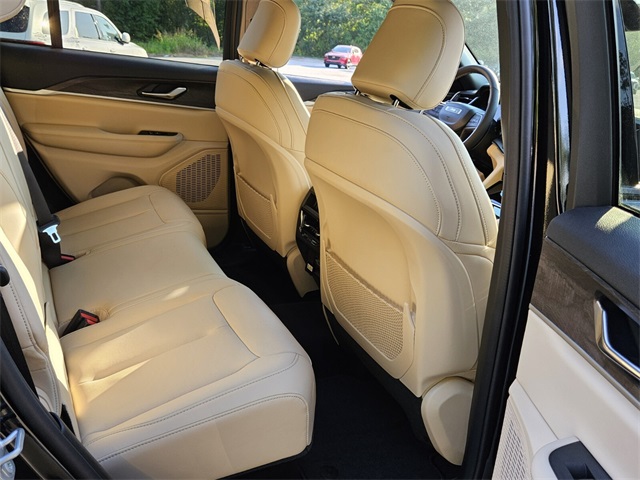 2025 Jeep Grand Cherokee Limited photo 15