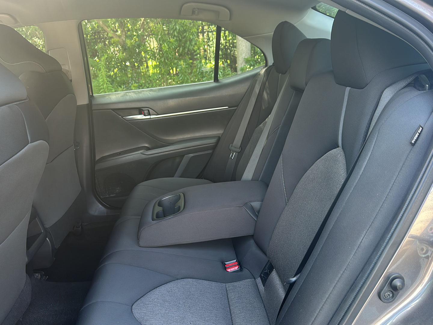 2021 Toyota Camry Hybrid LE photo 7