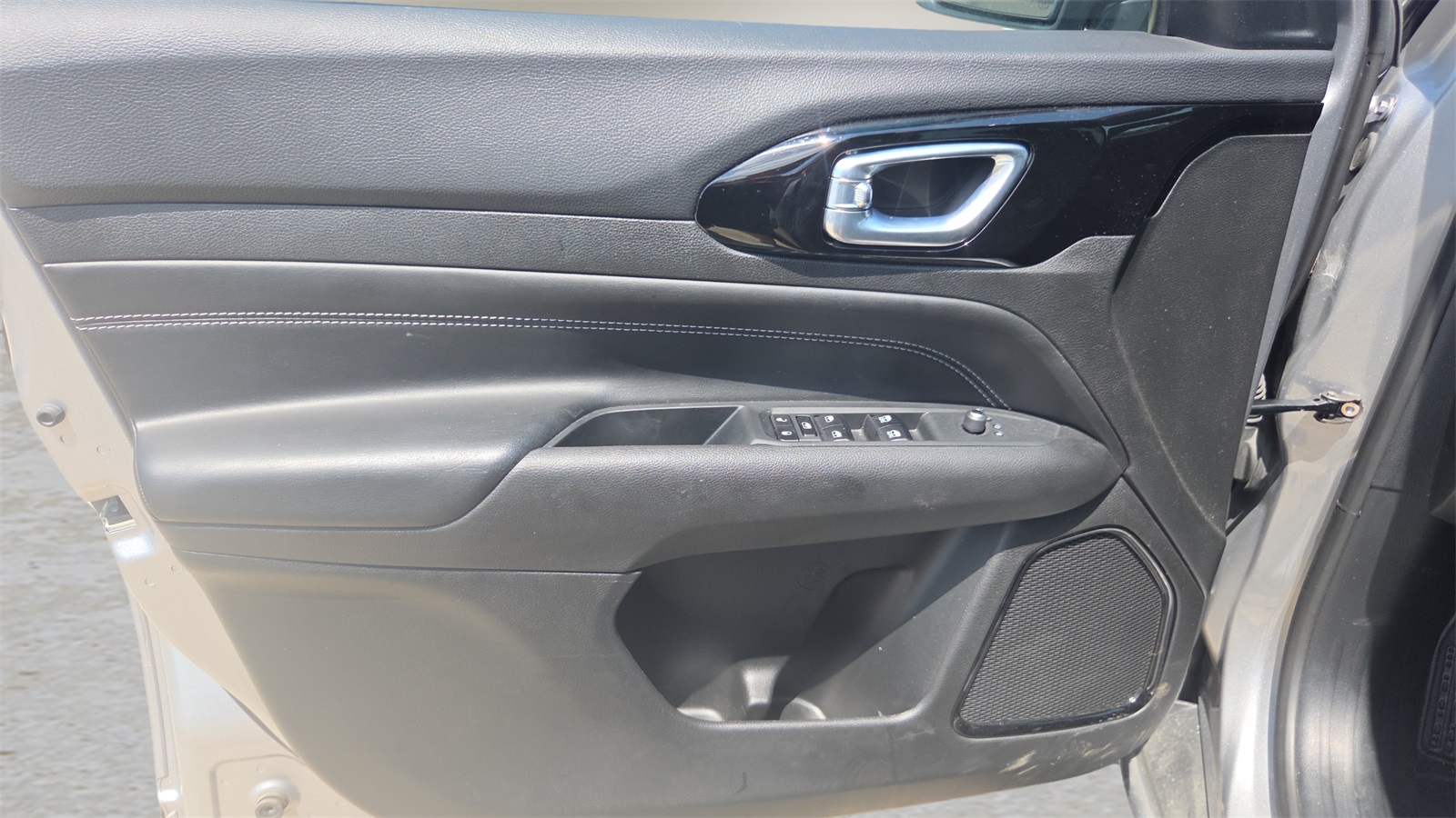 2024 Jeep Compass Latitude photo 22