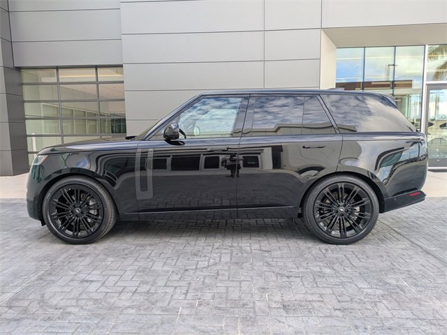 2025 Land Rover Range Rover SE photo 7