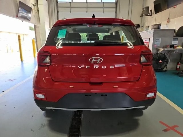 2022 Hyundai Venue SEL Limited photo 2