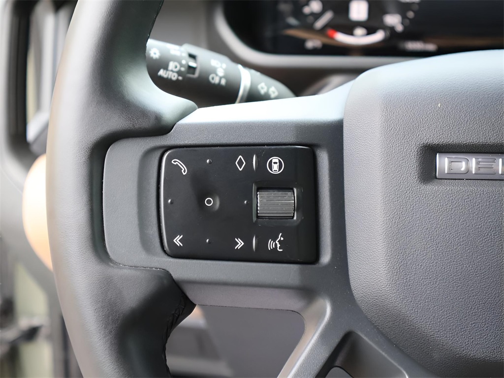 2025 Land Rover Defender 110 S photo 30