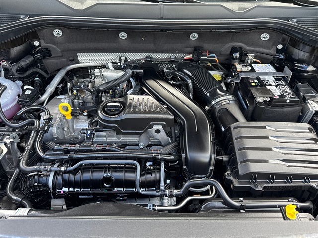 2025 Volkswagen Taos SE photo 12