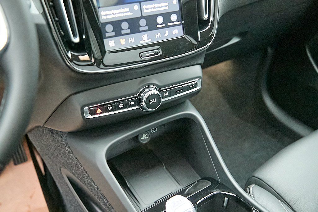 2026 VOLVO XC40 - Image 16