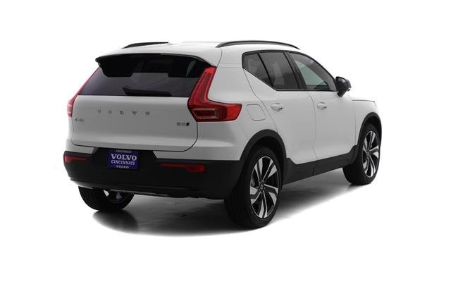 2025 Volvo XC40 AWD photo 4