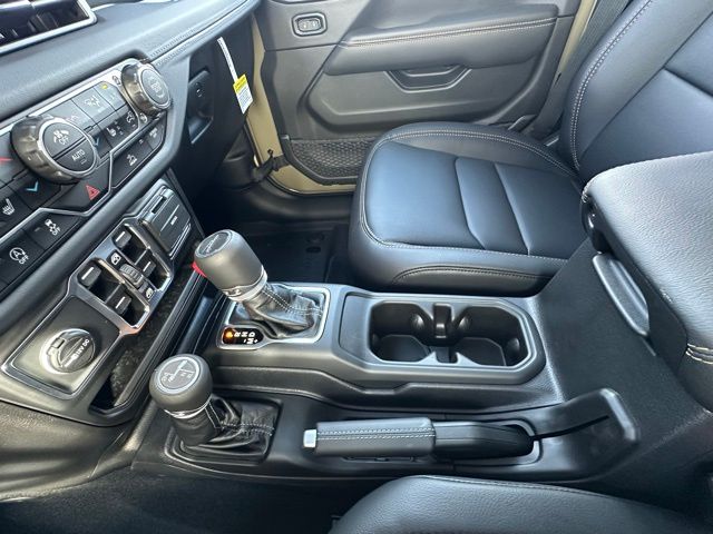 2025 Jeep Gladiator Sport photo 26