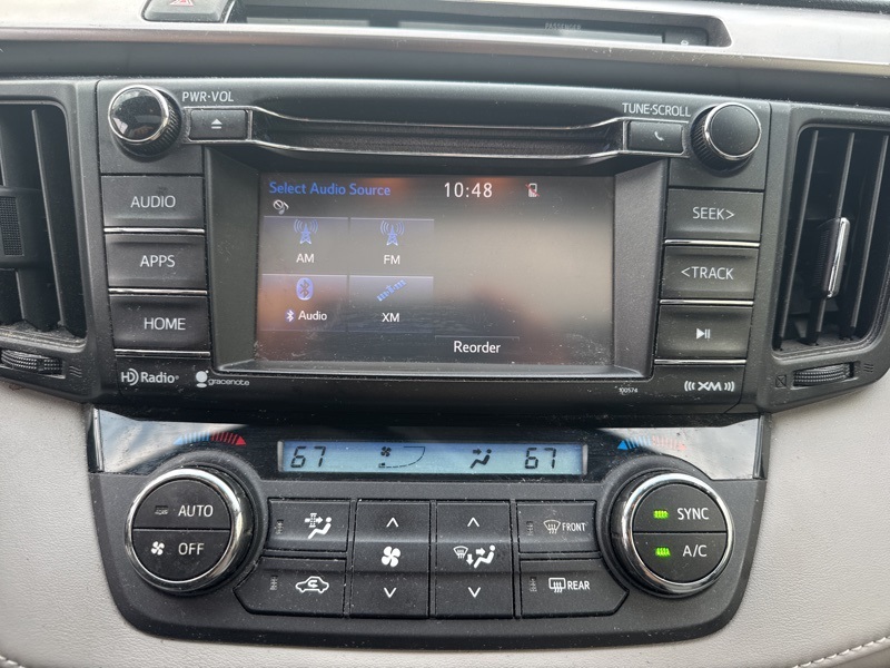 2016 Toyota RAV4 XLE photo 9