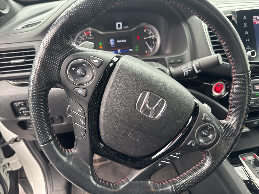 2021 Honda Ridgeline Black Edition photo 3