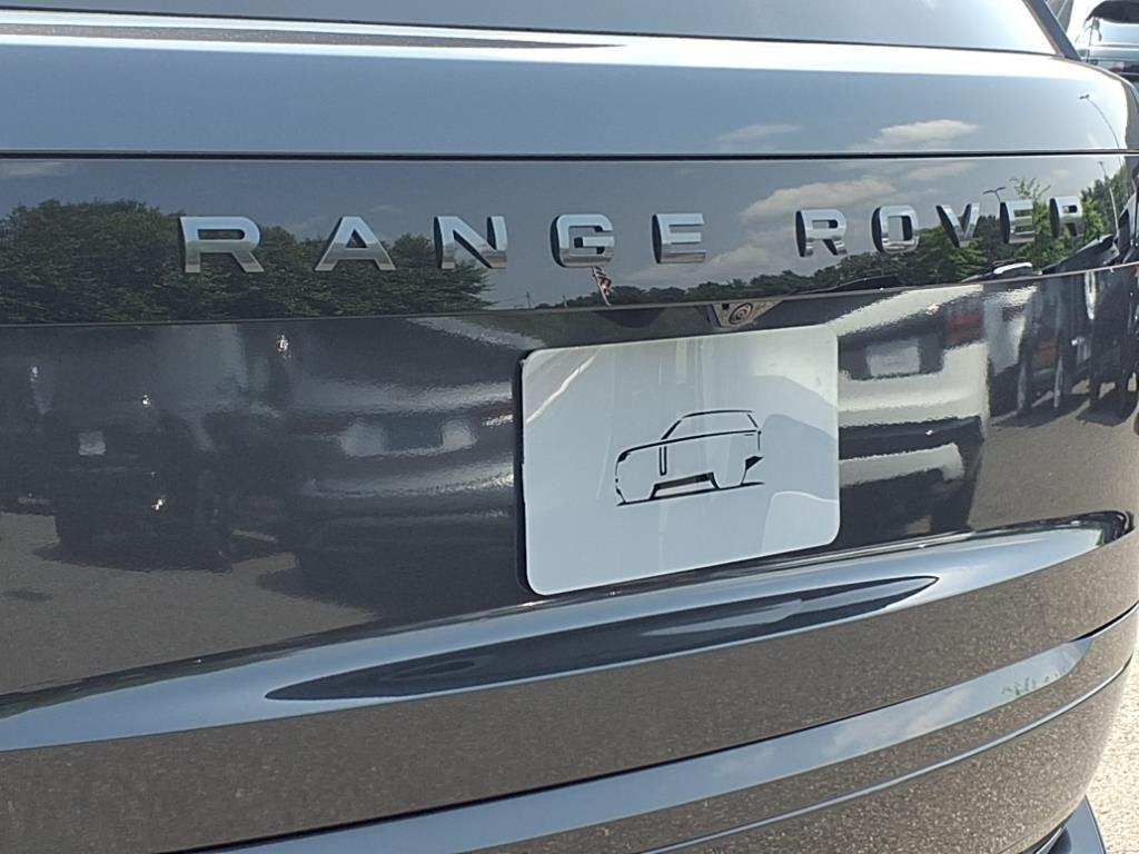 2025 Land Rover Range Rover SE photo 18