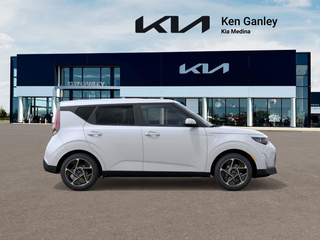 2025 Kia Soul EX photo 3