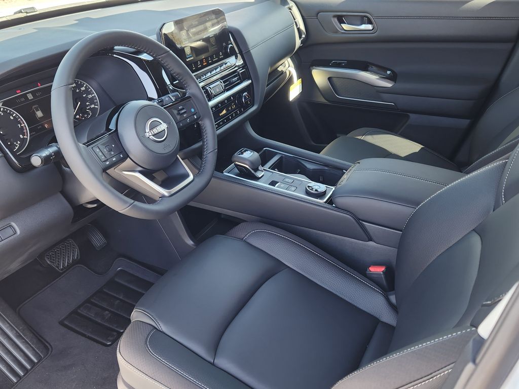 2025 Nissan Pathfinder SL photo 11