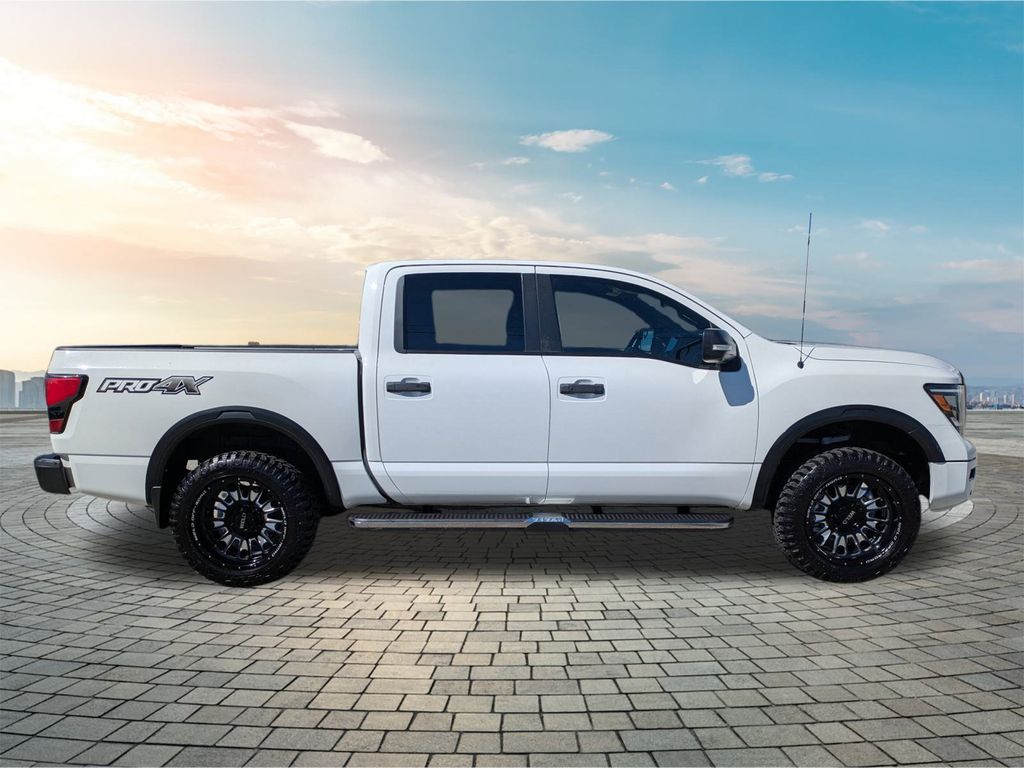 2020 Nissan Titan PRO-4X photo 4