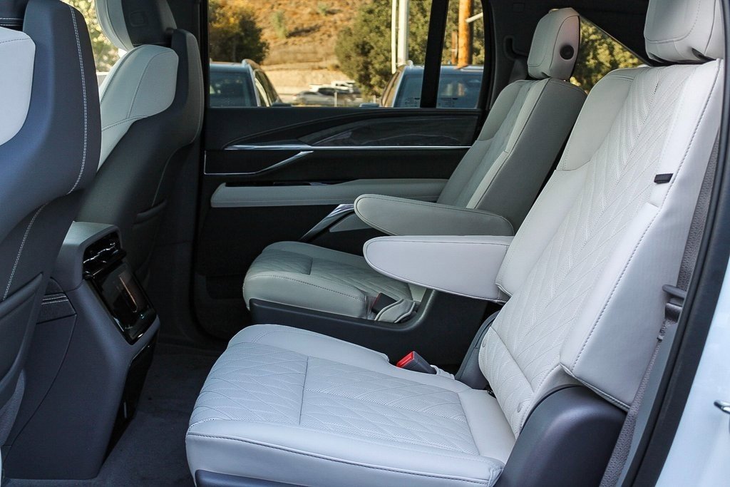 2025 Cadillac Escalade IQ Luxury photo 18