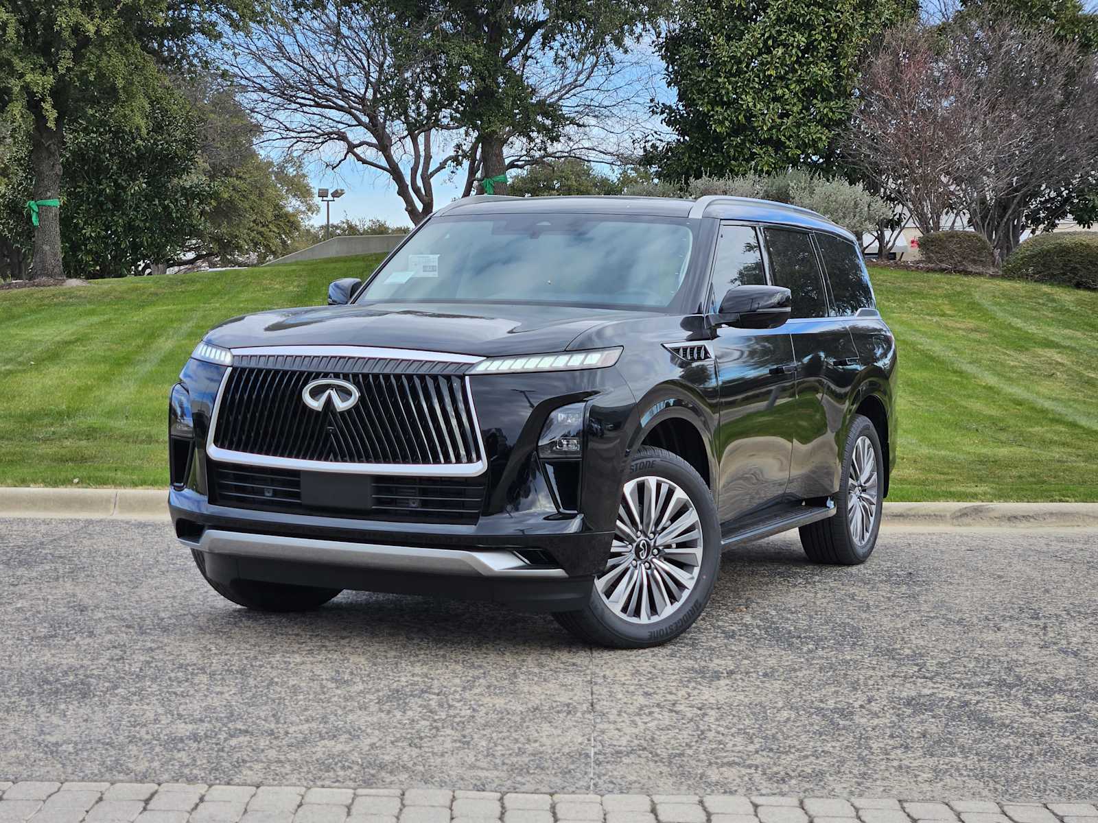 2026 INFINITI QX80 Luxe's photo