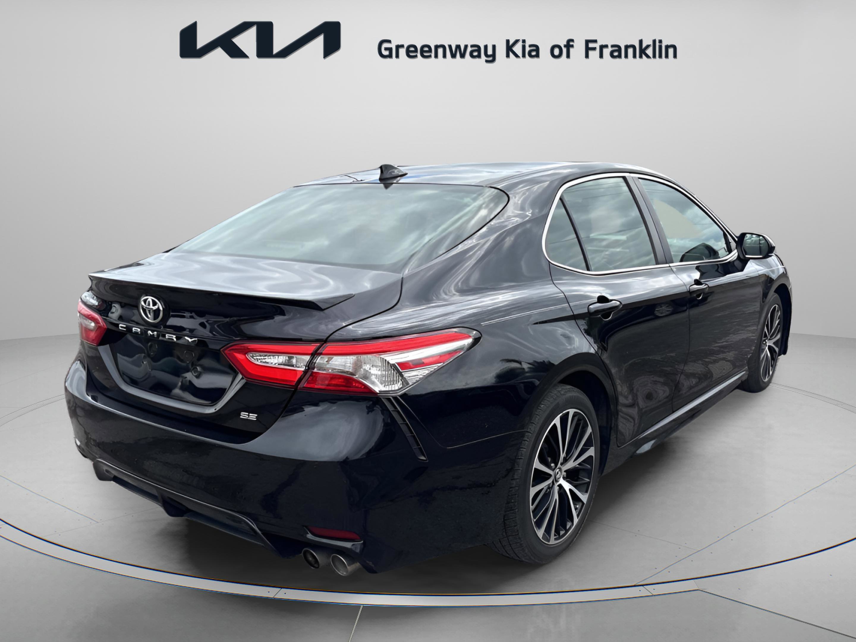 2019 Toyota Camry SE photo 7
