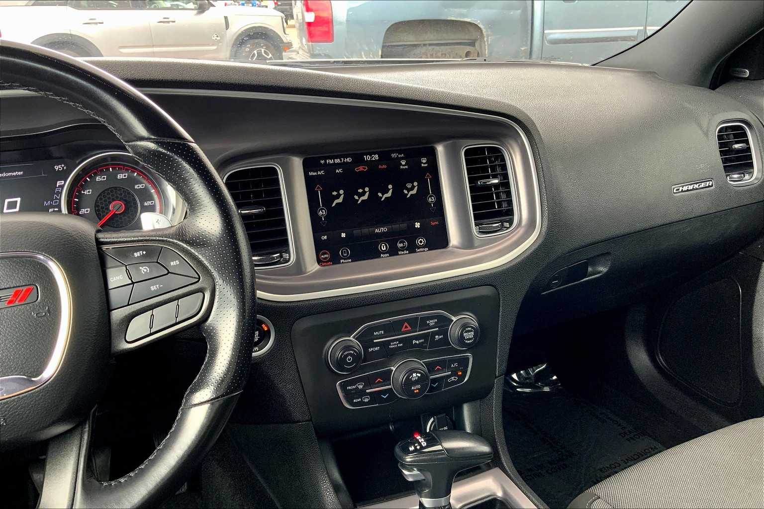 2022 Dodge Charger SXT photo 6