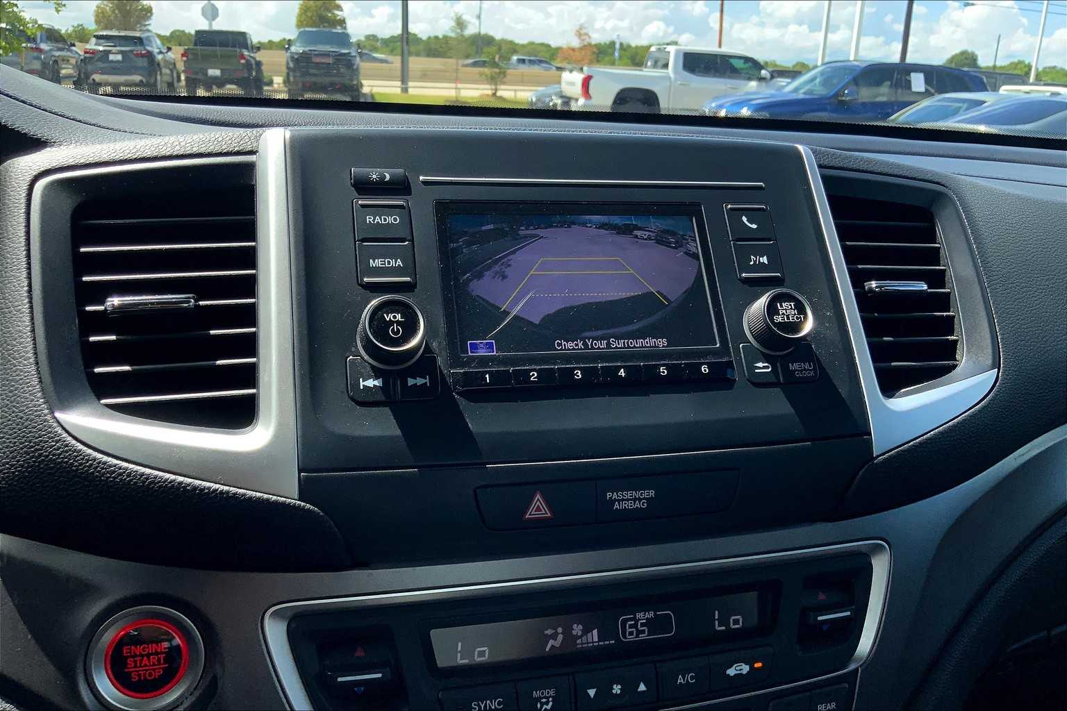 2019 Honda Ridgeline RTL photo 23