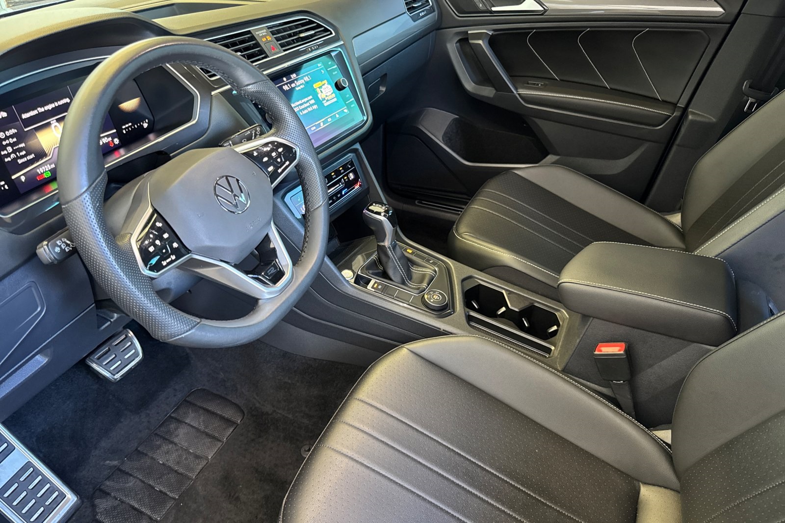2024 Volkswagen Tiguan SE R-Line Black photo 10