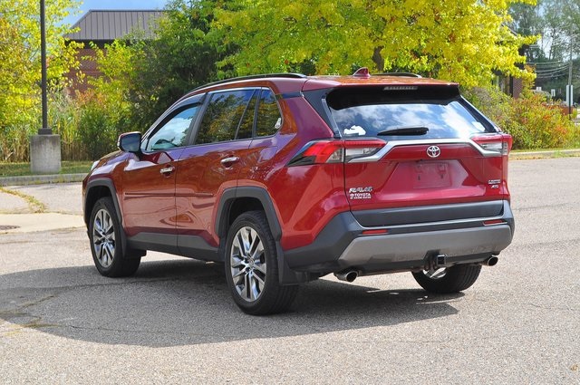 2019 Toyota RAV4 Limited photo 4