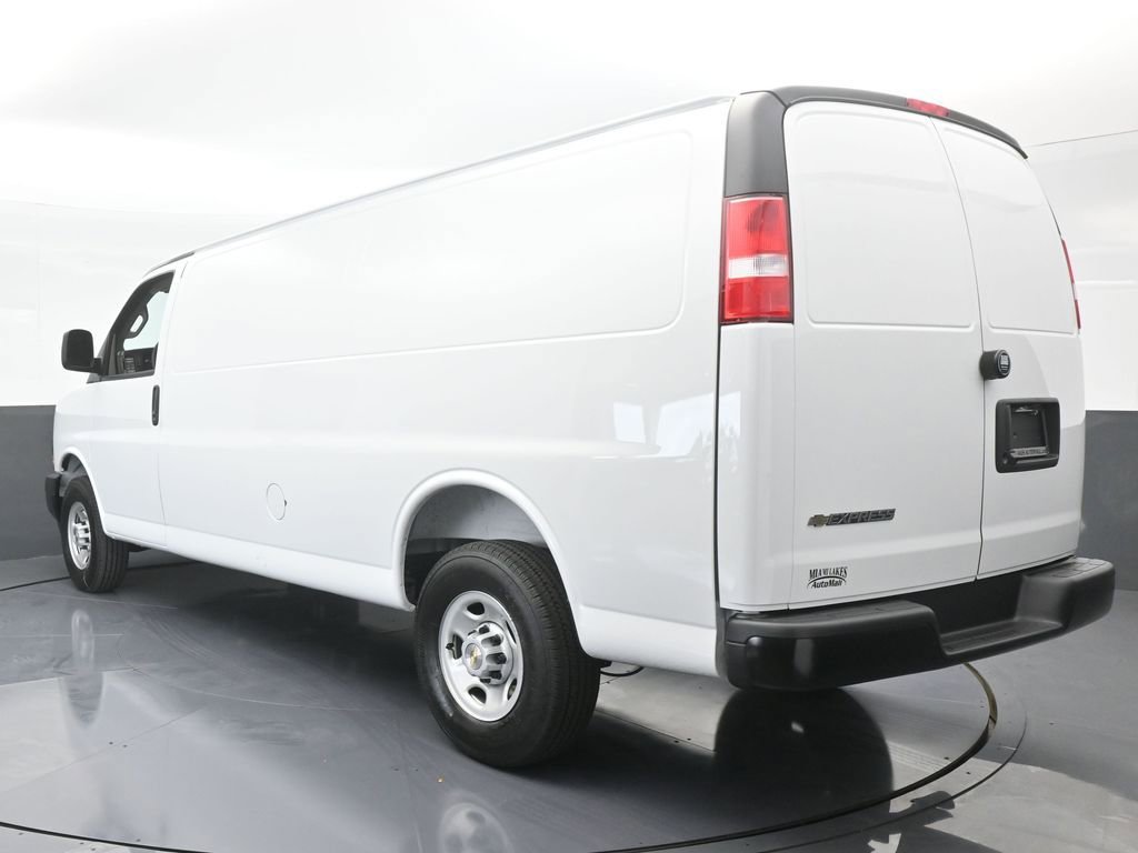 2025 Chevrolet Express Cargo Van photo 4
