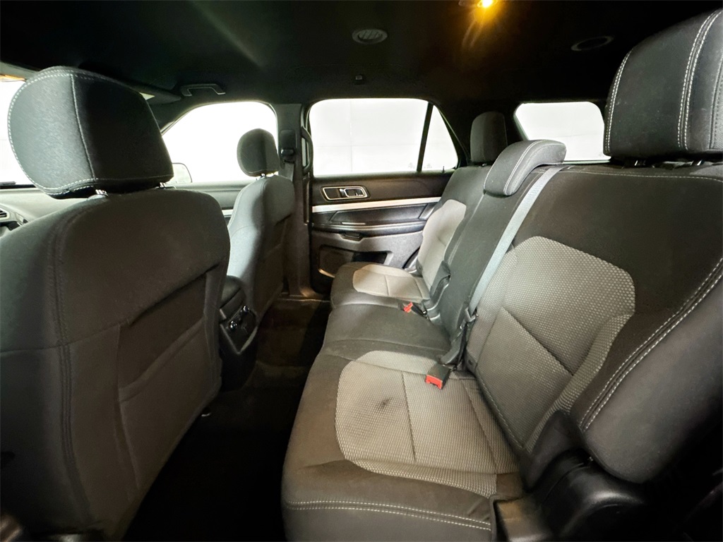 2017 Ford Explorer XLT photo 13