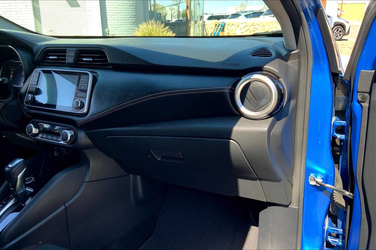 2020 Nissan Versa SR photo 16