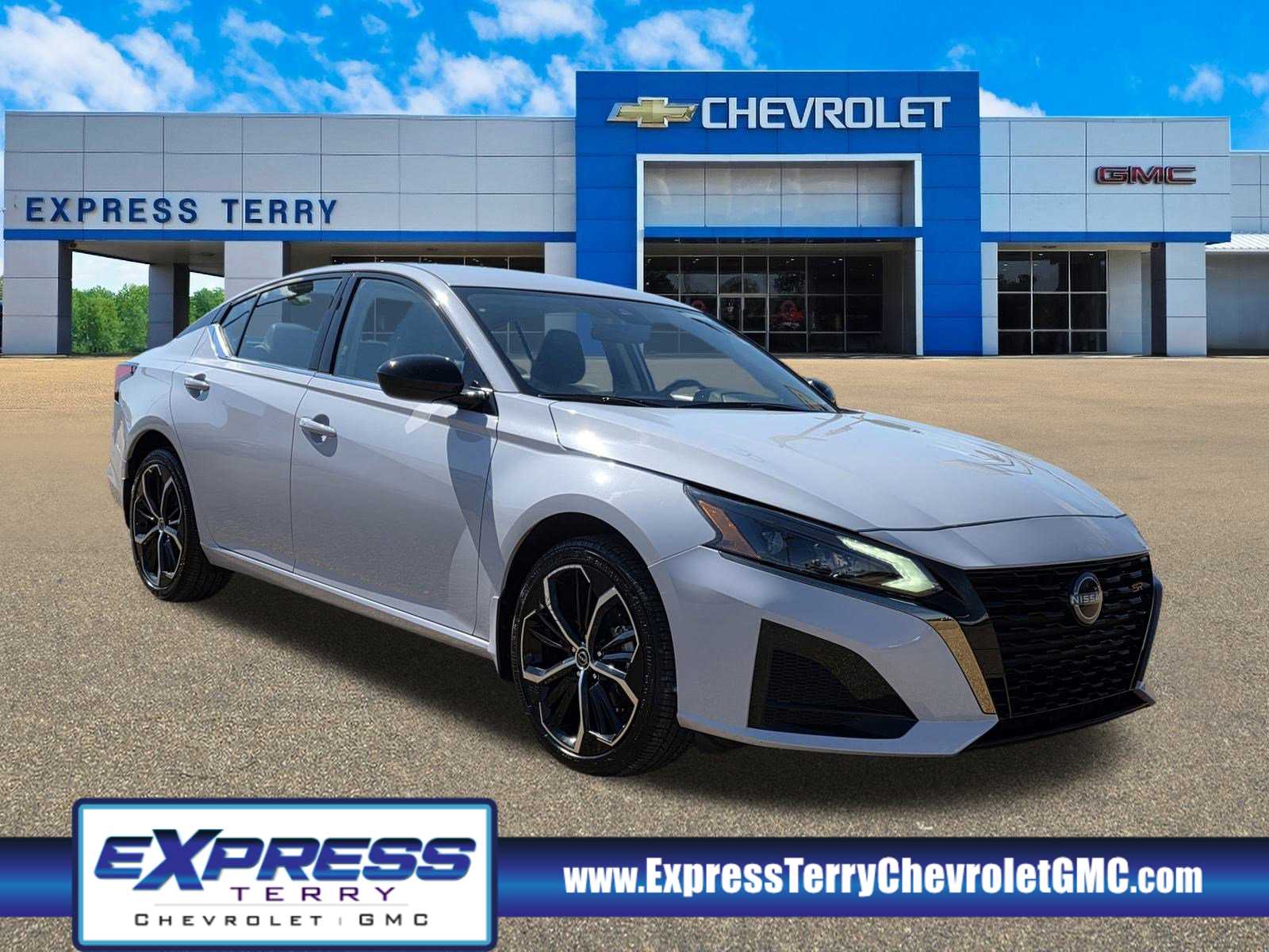 2025 Nissan Altima SR's photo