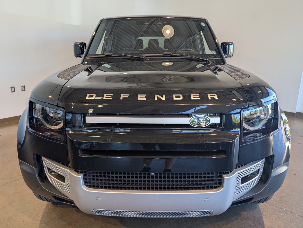 2023 Land Rover Defender 130 SE photo 2