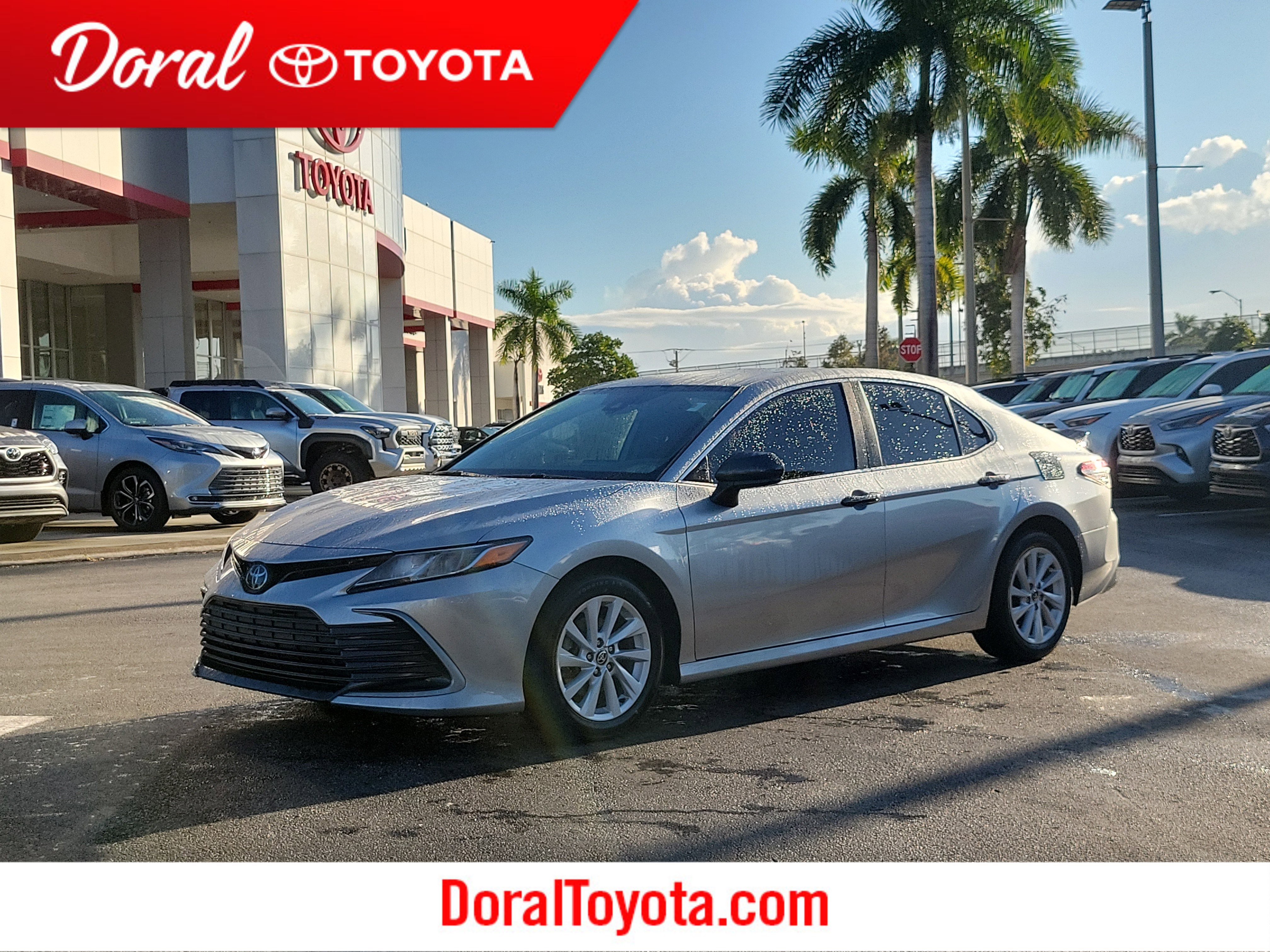 2022 Toyota Camry LE's photo