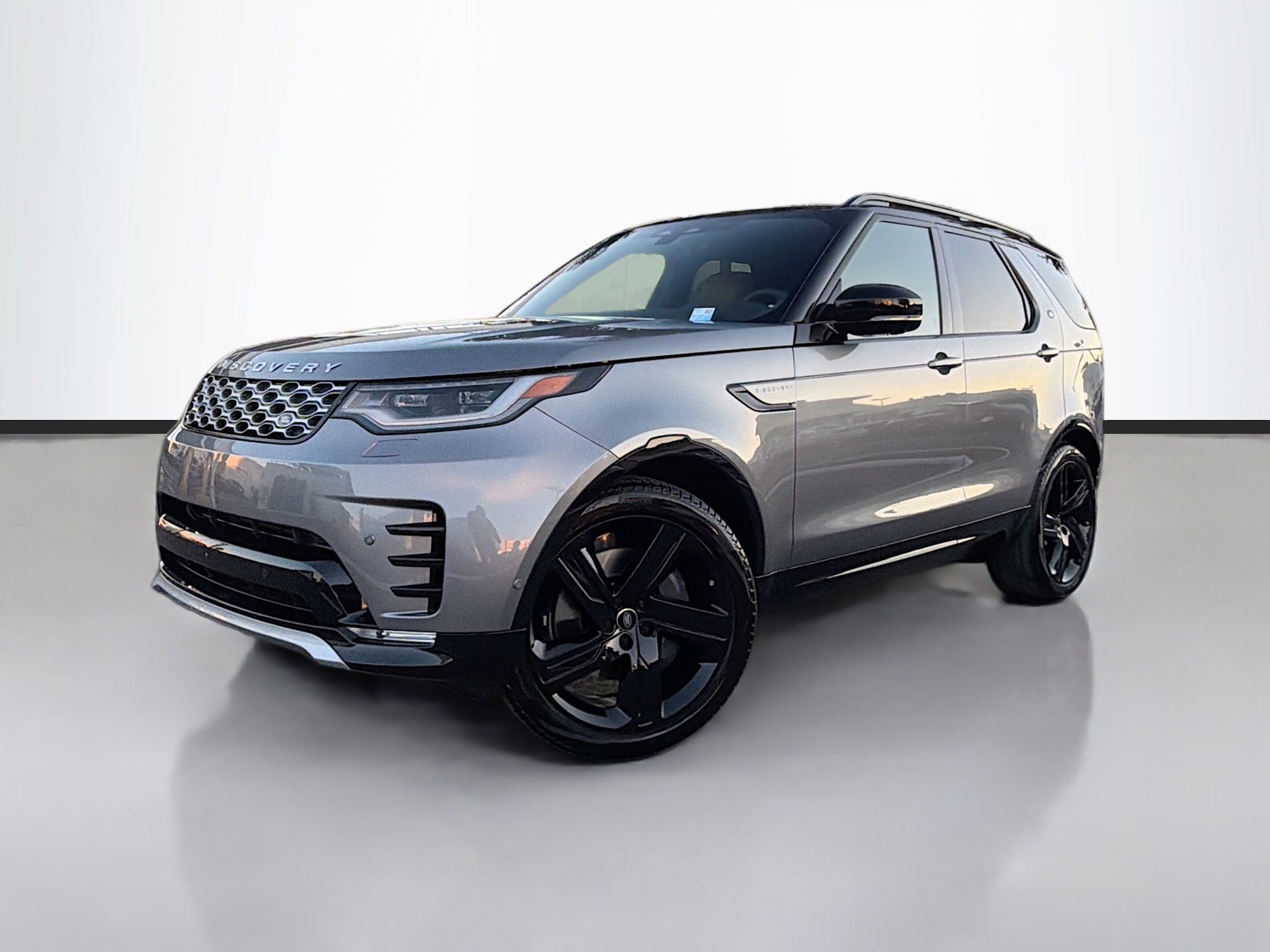2026 Land Rover Discovery Gemini Edition's photo