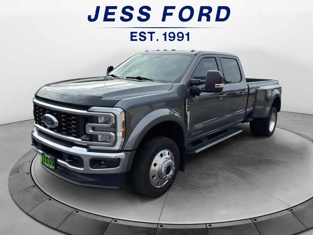 2024 Ford F-450 Super Duty Lariat's photo