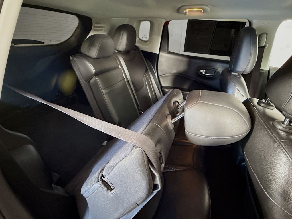 2020 Jeep Compass Latitude photo 24