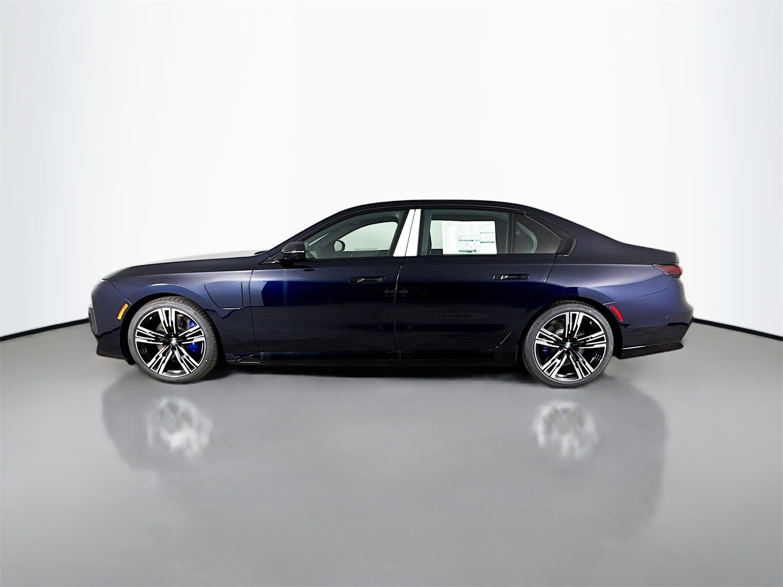 2026 Bmw 750e photo 4