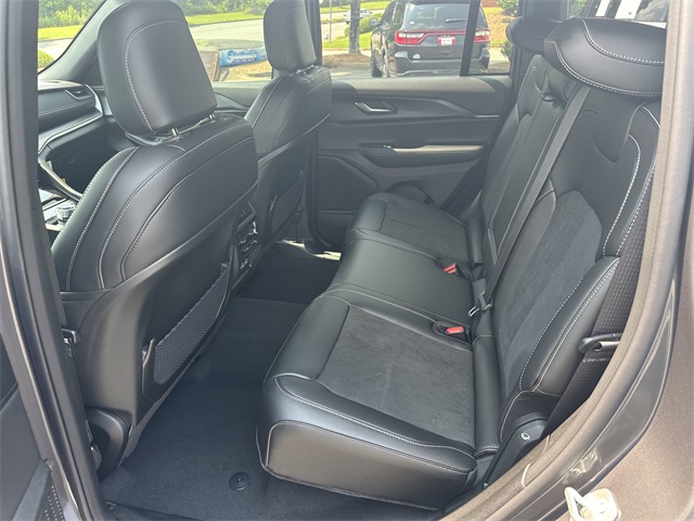 2025 Jeep Grand Cherokee Altitude photo 20