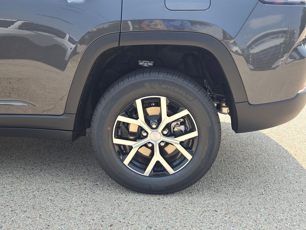 2025 Jeep Grand Cherokee Limited photo 13