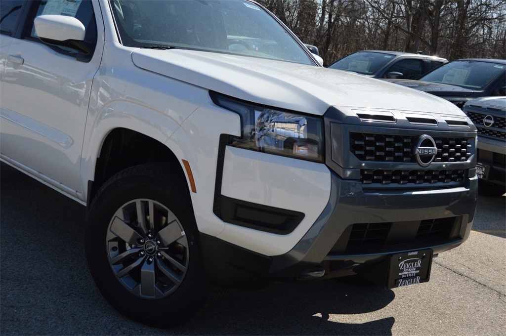 2025 Nissan Frontier Crew Cab SV photo 2