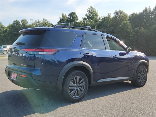 2022 Nissan Pathfinder SV photo 3
