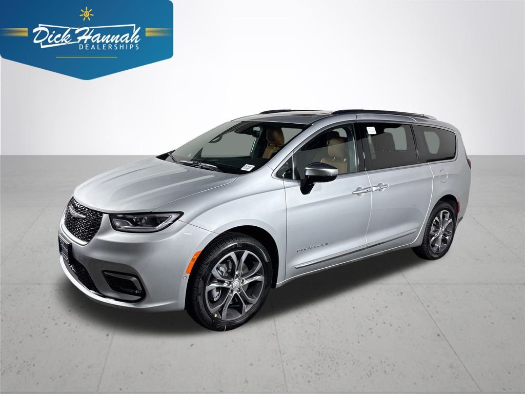 2026 Chrysler Pacifica Pinnacle's photo