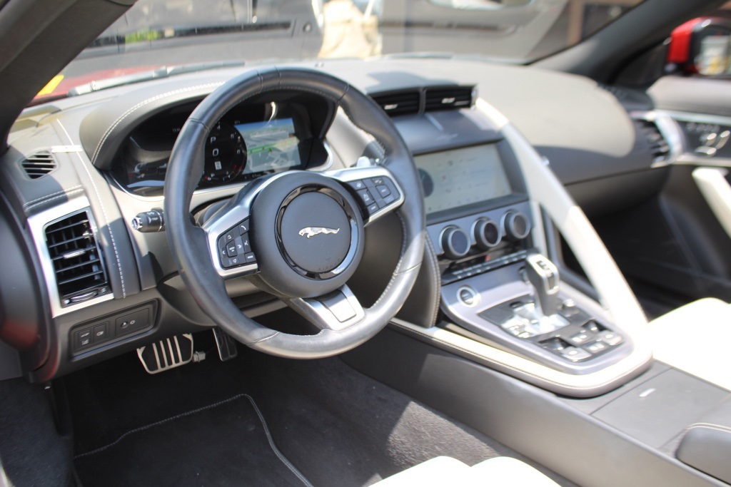 2022 Jaguar F-TYPE P450 R-Dynamic photo 4