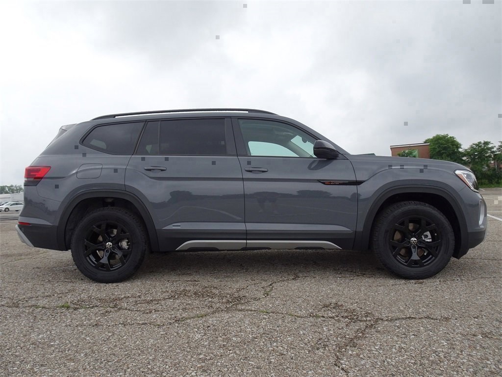 2025 Volkswagen Atlas Peak Edition SE photo 3