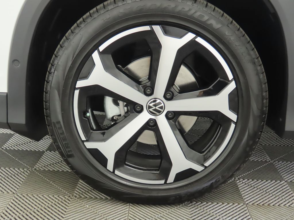 2025 Volkswagen Tiguan SE photo 30