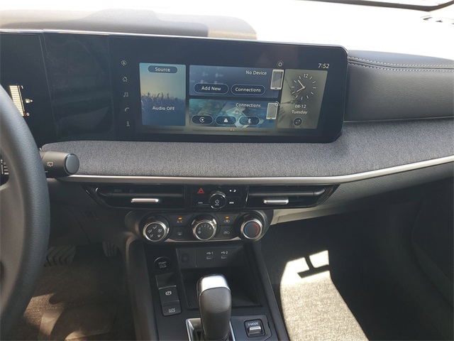 2025 Nissan Kicks SV photo 6